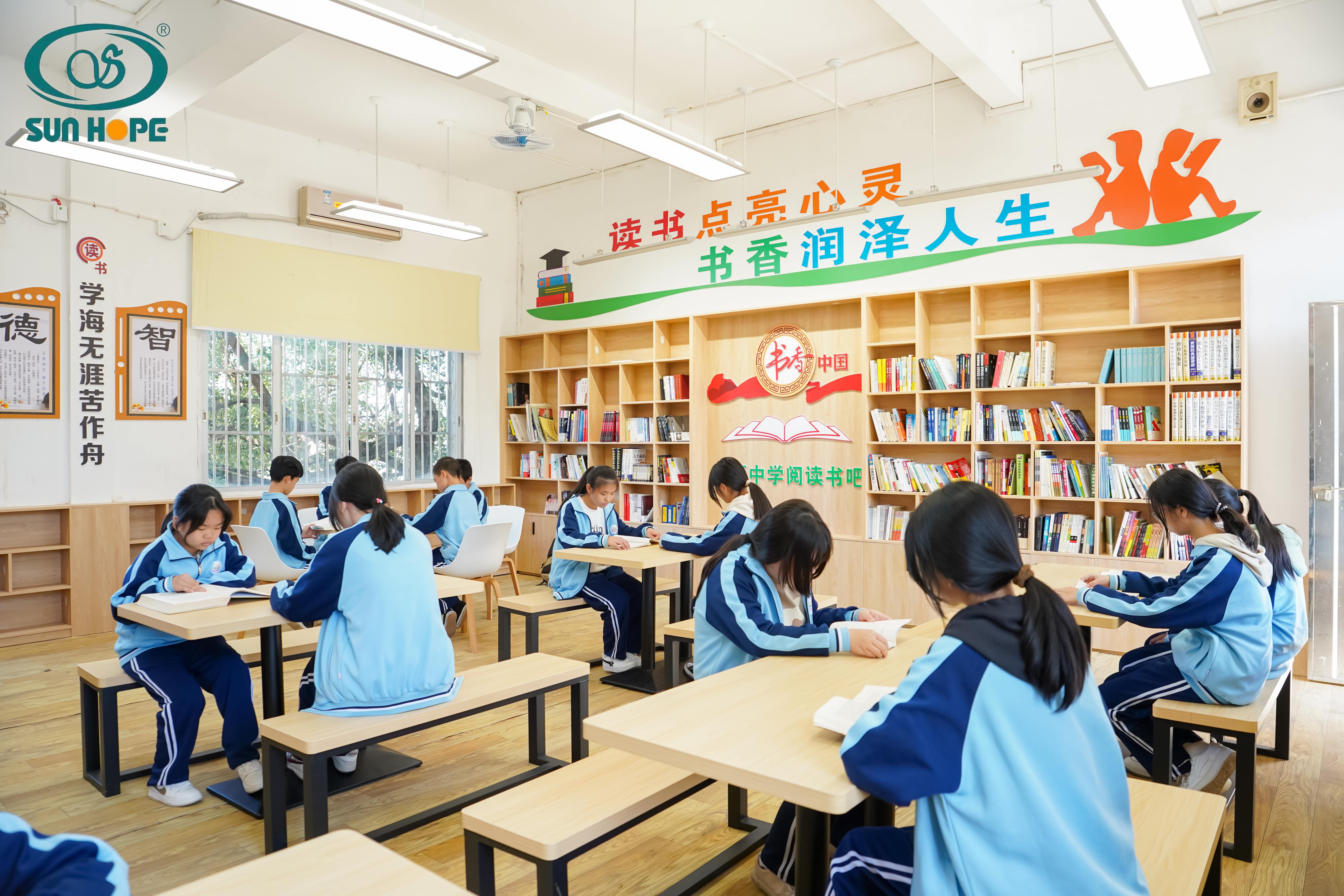 天津高校大学生记者走进九游官方网站公益小学开展“书香悦读,筑梦成长”活动 天津高校大学生记者走进九游官方网站公益小学开展“书香悦读,筑梦成长”活动